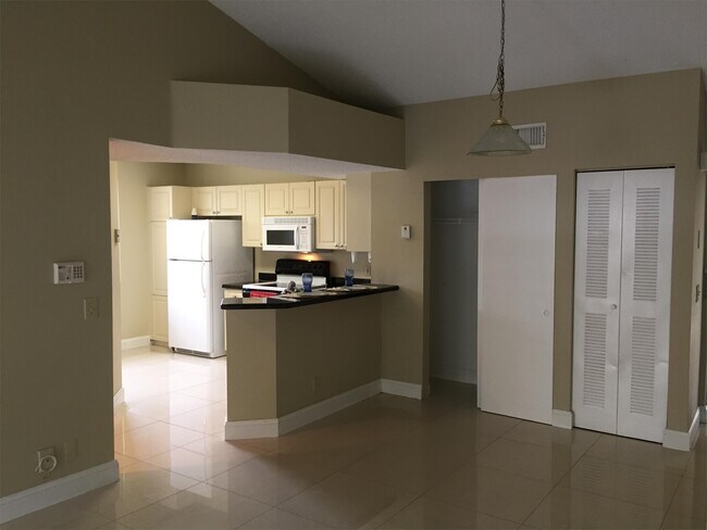 Foto del edificio - 9001 Wiles Rd