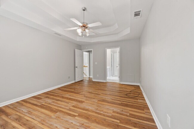 Foto del edificio - Spacious 3BR/3BA + 2 Bonus Rooms | $2,400/...