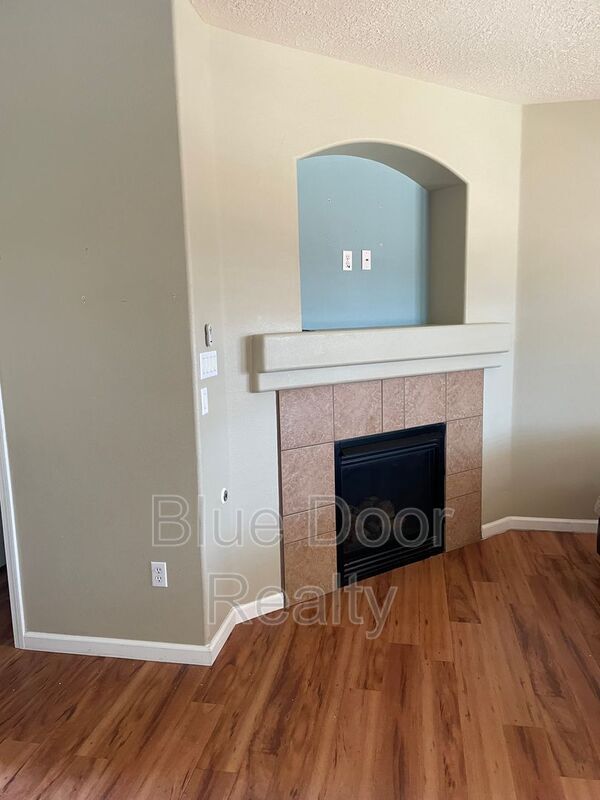 Building Photo - 3848 Buckskin Loop NE