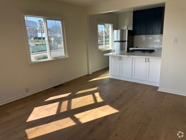 Building Photo - 436 Rosecrans Ave