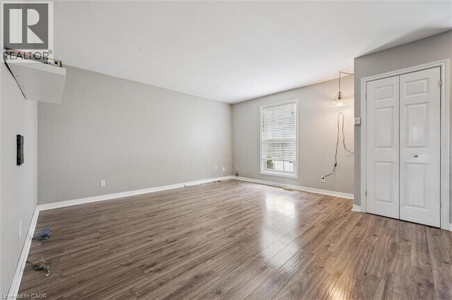 Photo du bâtiment - 427 Bankside Crescent