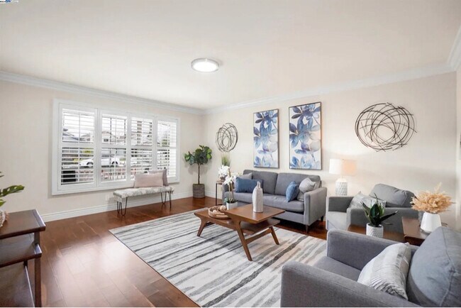 Foto del edificio - 363 Oleander Ave