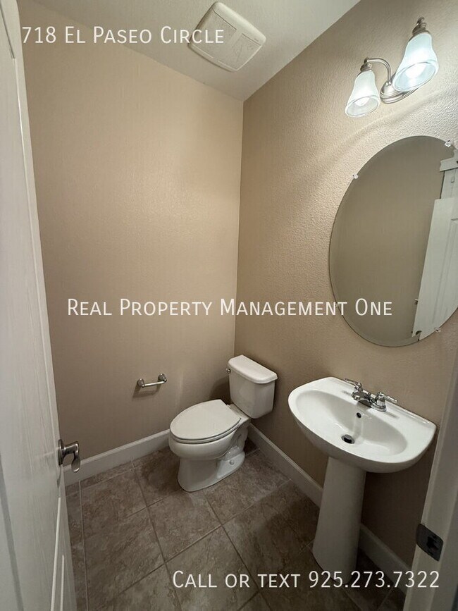 Foto del edificio - 718 El Paseo Cir