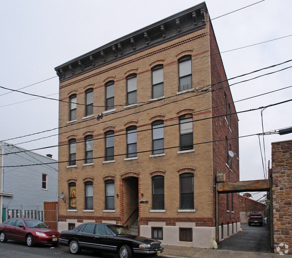 Building Photo - 63-65 W 21st St