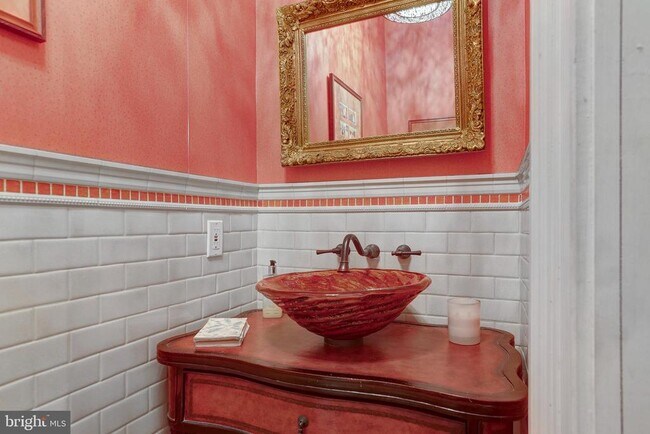 Foto del edificio - 1007 N Calvert St