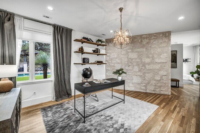 Foto del edificio - 8115 Two Coves Dr