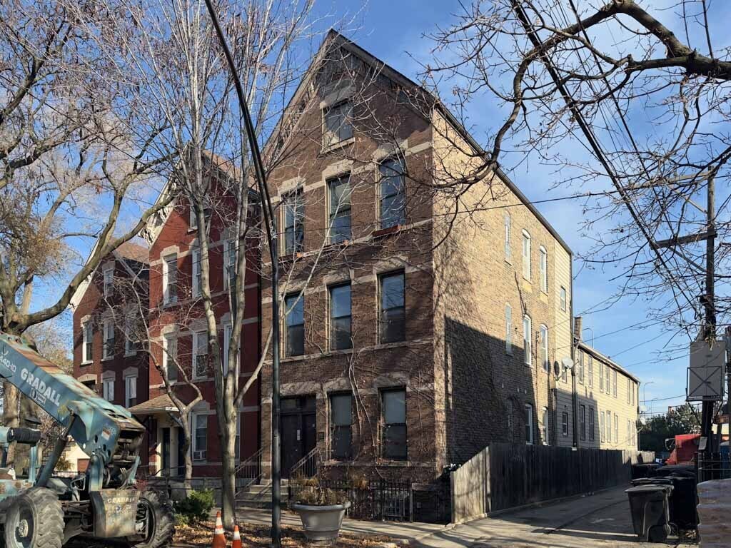 Foto principal - 2213 N Seeley Ave