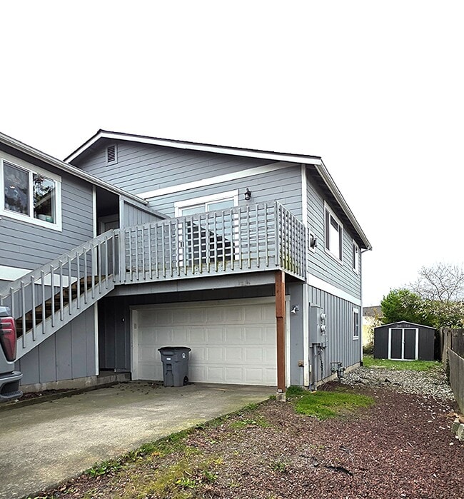 Building Photo - 4010 L Ave
