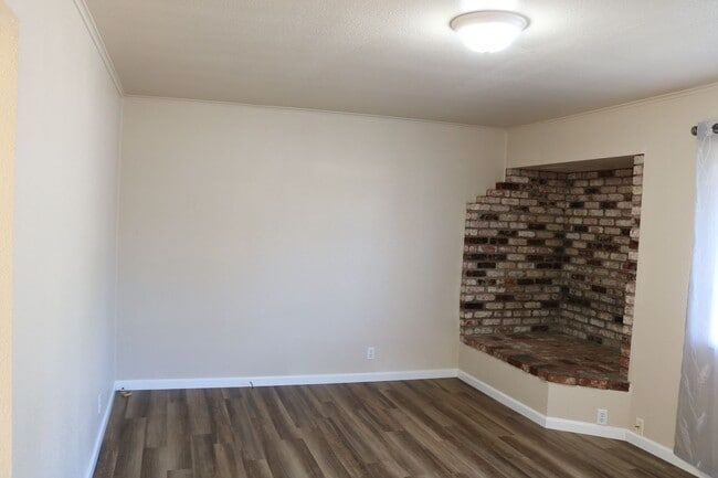 Building Photo - Affordable 3 bedroom on a quiet street