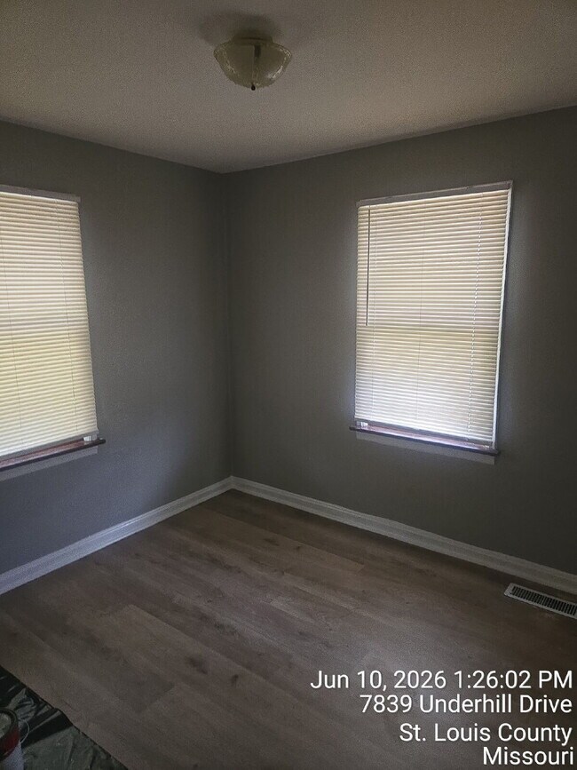 Foto del edificio - 7839 Underhill Dr