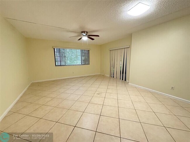 Foto del edificio - 12222 Royal Palm Blvd