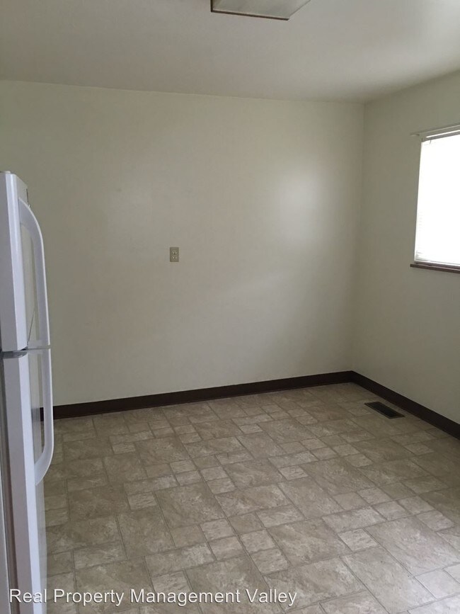 Building Photo - 2872 Thornburg Rd