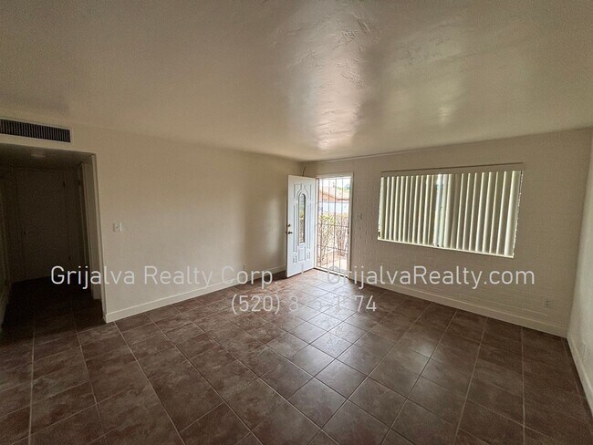 Foto del edificio - 4347 E Bellevue St