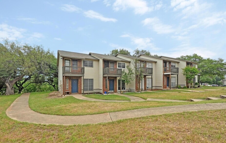 Foto principal - 1815 River Crossing Cir