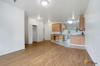 Building Photo - 1105 W 34th Ave