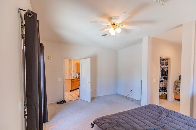 Building Photo - Inviting 3 Bed 2 Bath Home - Near Golf Cou...