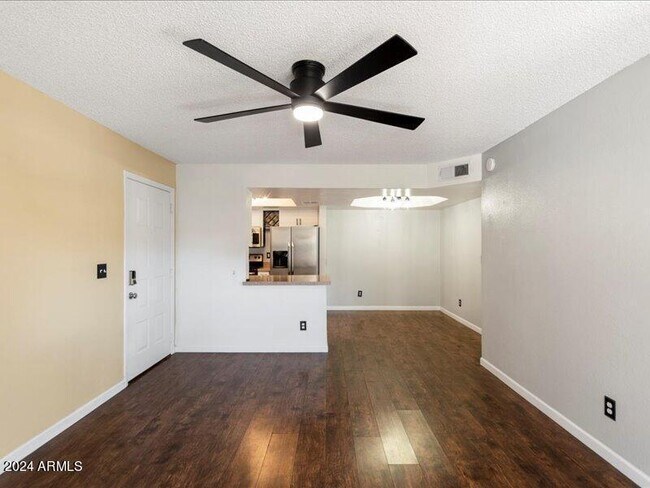 Building Photo - 4850 E Desert Cove Ave