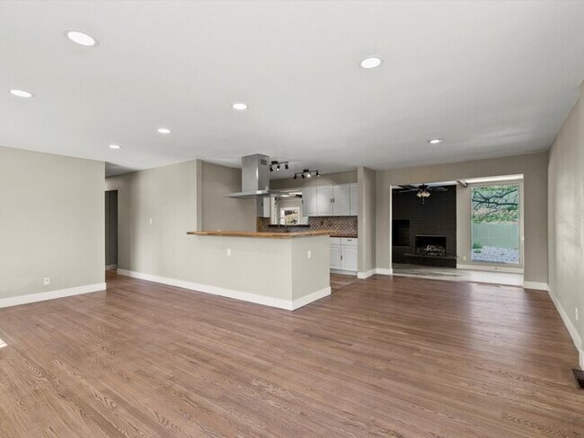 Building Photo - 1006 Zodiac Dr