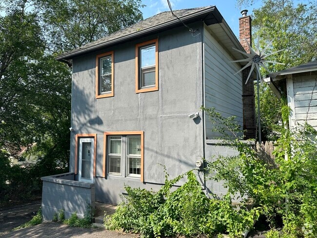 Building Photo - 714 Brook St