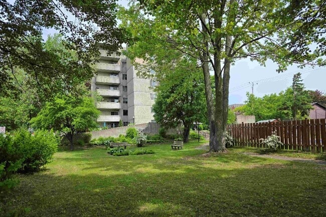 Building Photo - 111 Rue Bruce