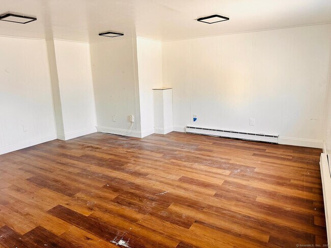 Foto del edificio - 1295 E Main St