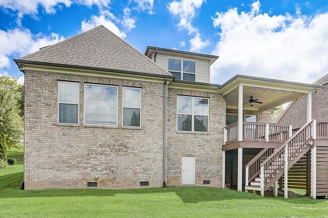 Building Photo - Beautiful 5-bedroom rental home in the hig...