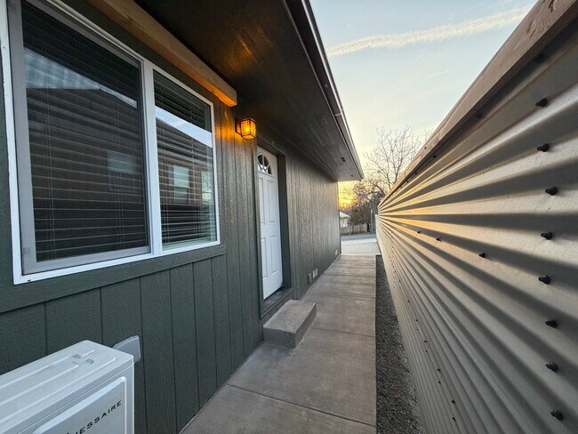 Foto del edificio - 1528 Wilford Ave