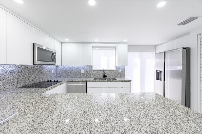 Foto del edificio - 451 NW 82nd Ave