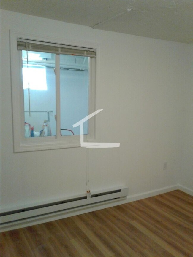 Building Photo - Brighton single family near BC 8bed / 4bath