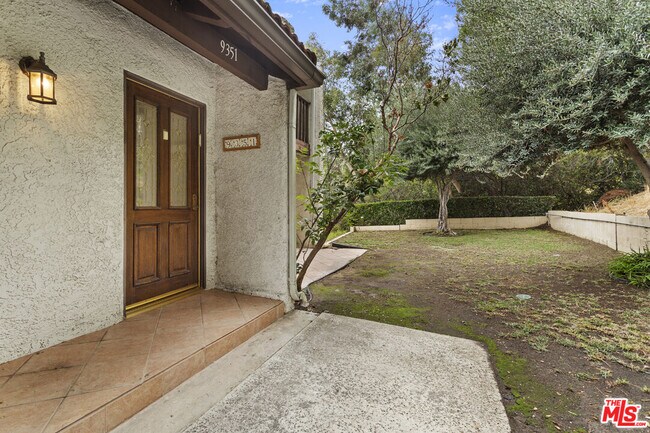 Building Photo - 9351 Via Crema