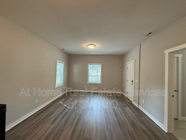 Building Photo - 2248 N Robberson Ave