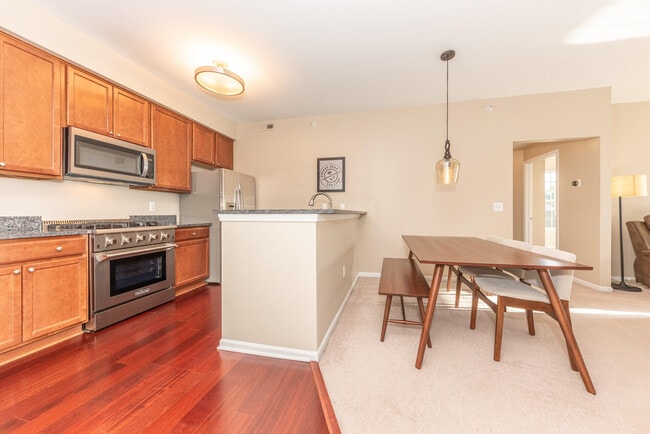 Building Photo - 1008 W Summerfield Gln Cir