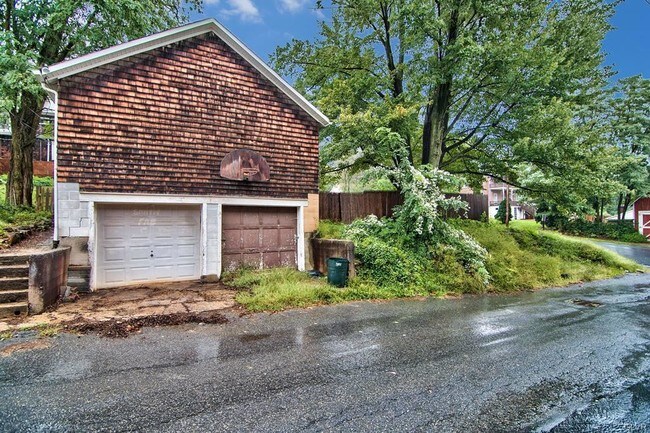 Building Photo - 262 Columbia Ave
