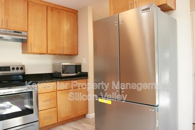 Building Photo - 937 Miramonte Ave
