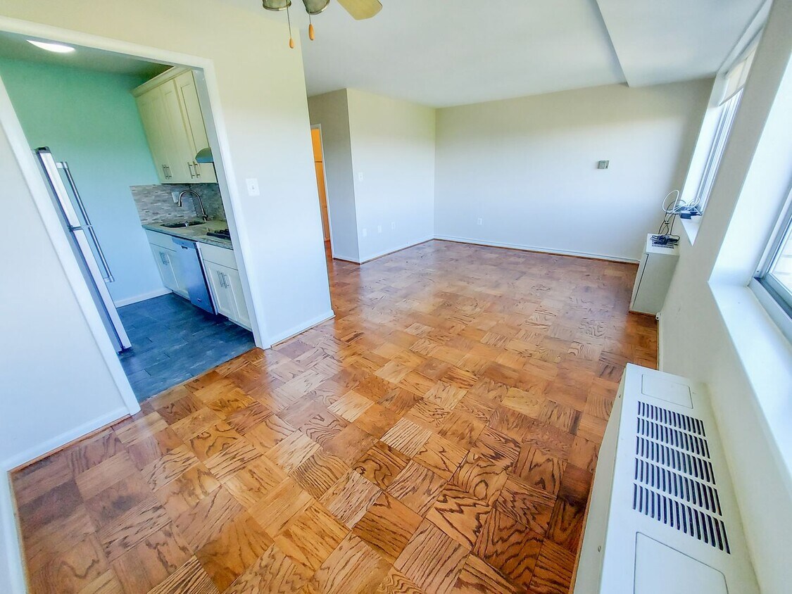 Primary Photo - Lovely Studio Apt. in desirable location. ...