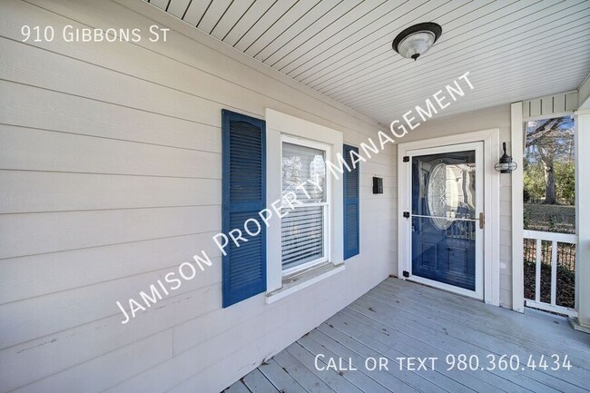 Foto del edificio - 910 Gibbons St