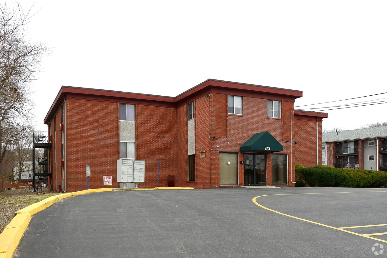 Building Photo - 242 Smithfield Rd