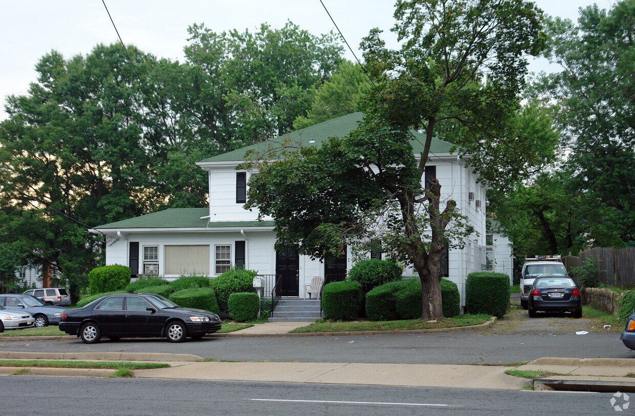 Building Photo - 2767 Annandale Rd