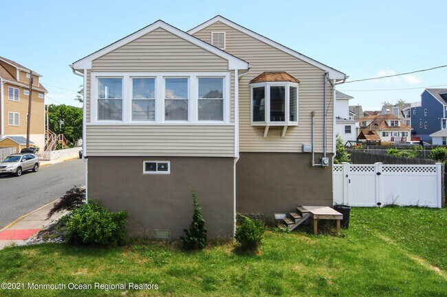Building Photo - 49 Barberie Ave