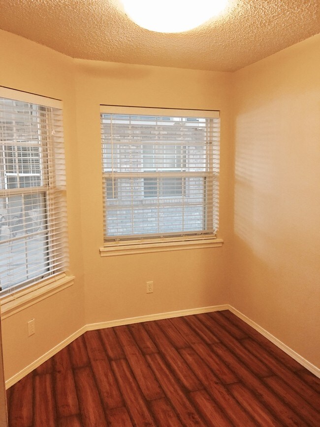 Building Photo - Gorgeous Condo in Centennial