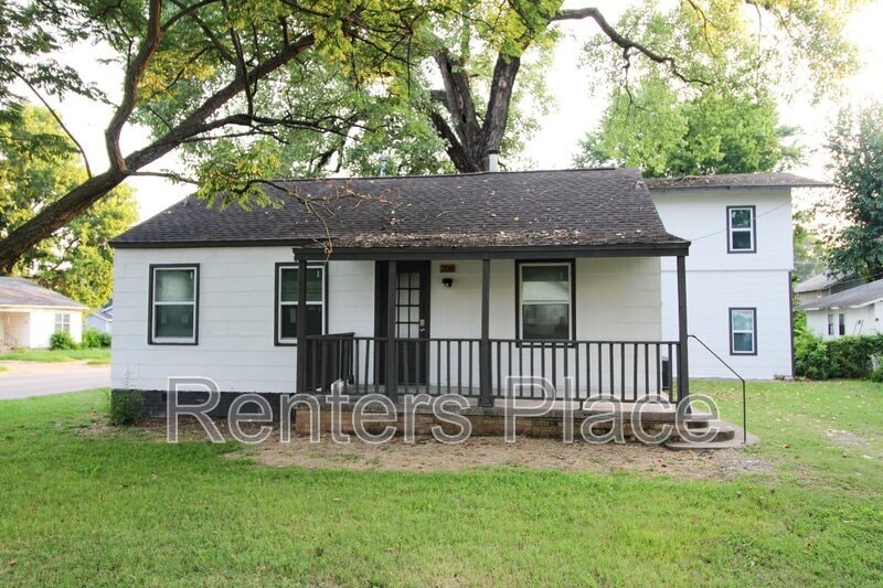 Primary Photo - 200 E 6th St