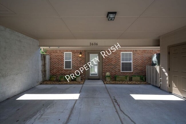 Building Photo - 3606 Brass Lantern Way