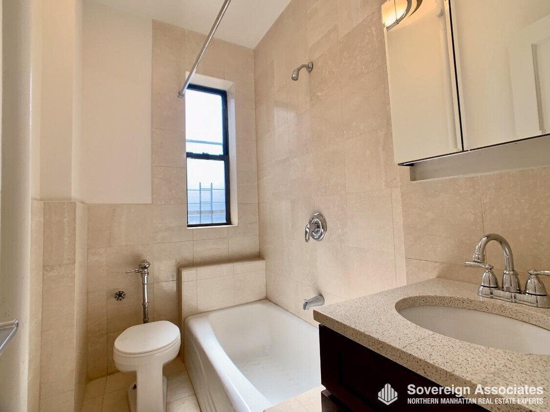 Foto del edificio - 282 Cabrini Blvd