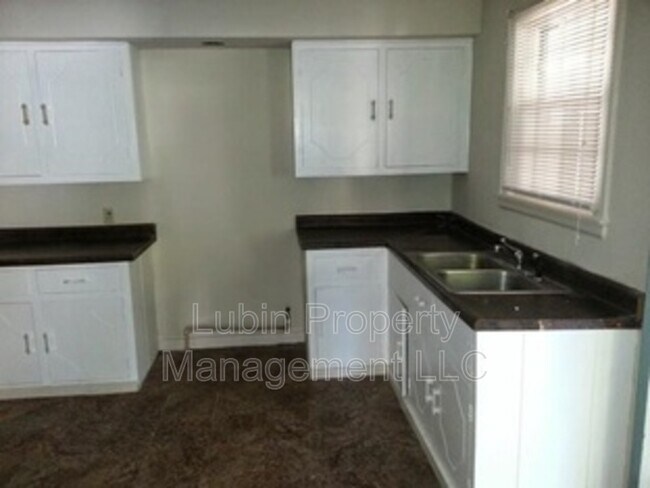 Building Photo - 3428 Kimball Ave