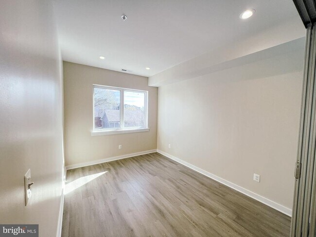 Foto del edificio - 845 Upshur St NW