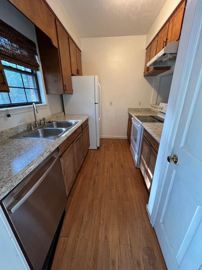 Building Photo - 2552 Panther Creek Rd