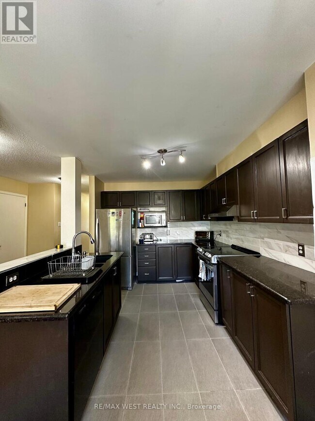 Building Photo - 119 Deerfox Dr