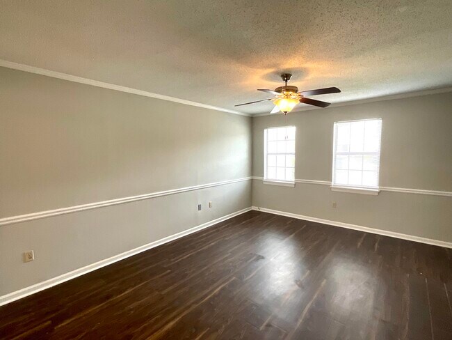 Foto del edificio - 3932 Miramar Ct
