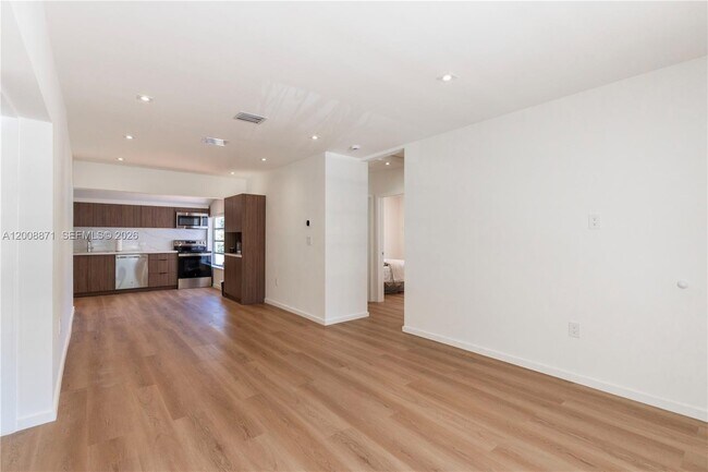 Building Photo - 3021 Coconut Grove Dr