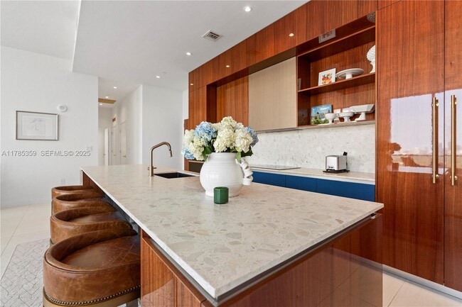 Building Photo - 2678 Tigertail Ave